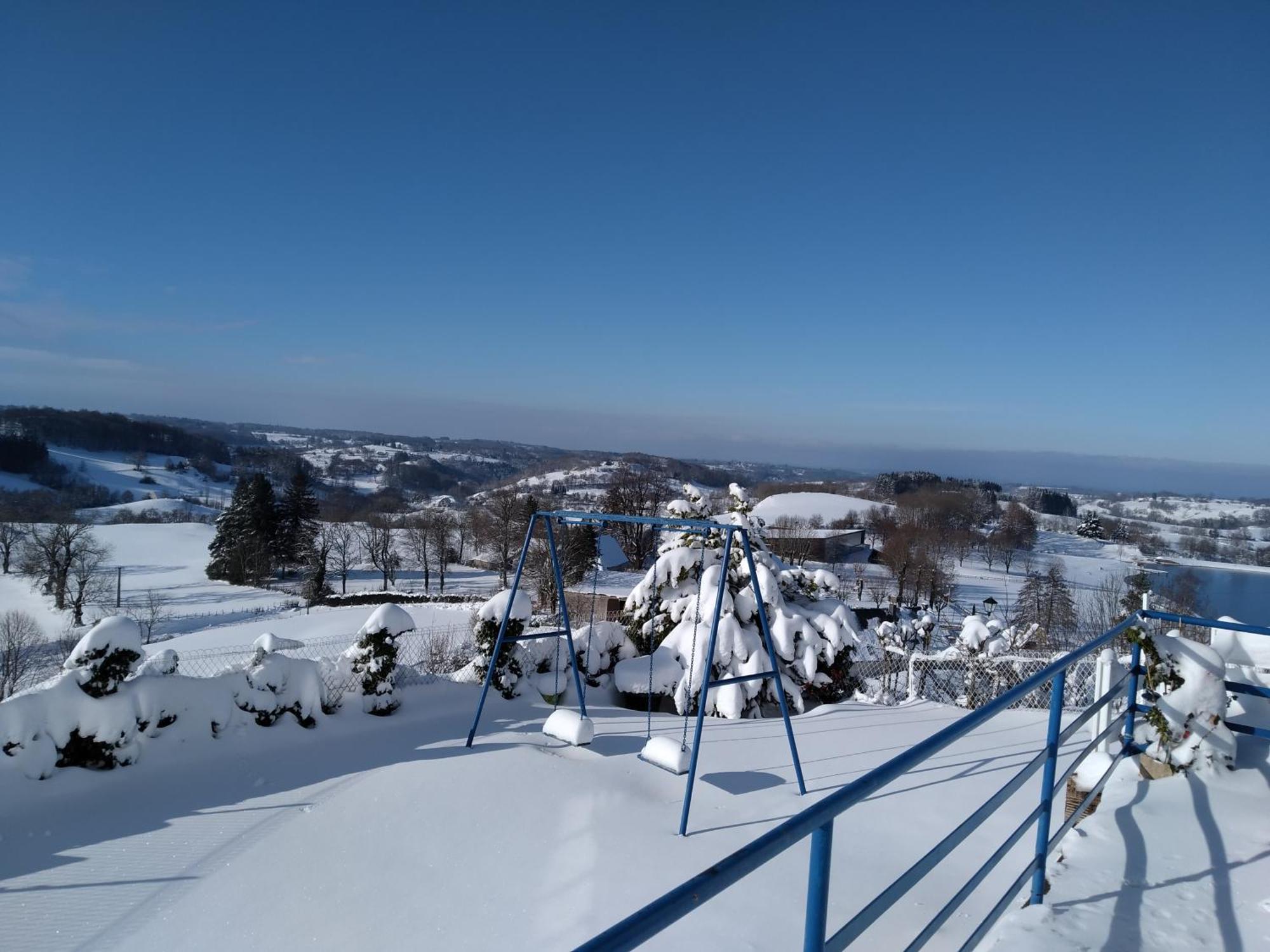 Le Lac, La Neige,La Vue La Tour-dʼAuvergne Εξωτερικό φωτογραφία